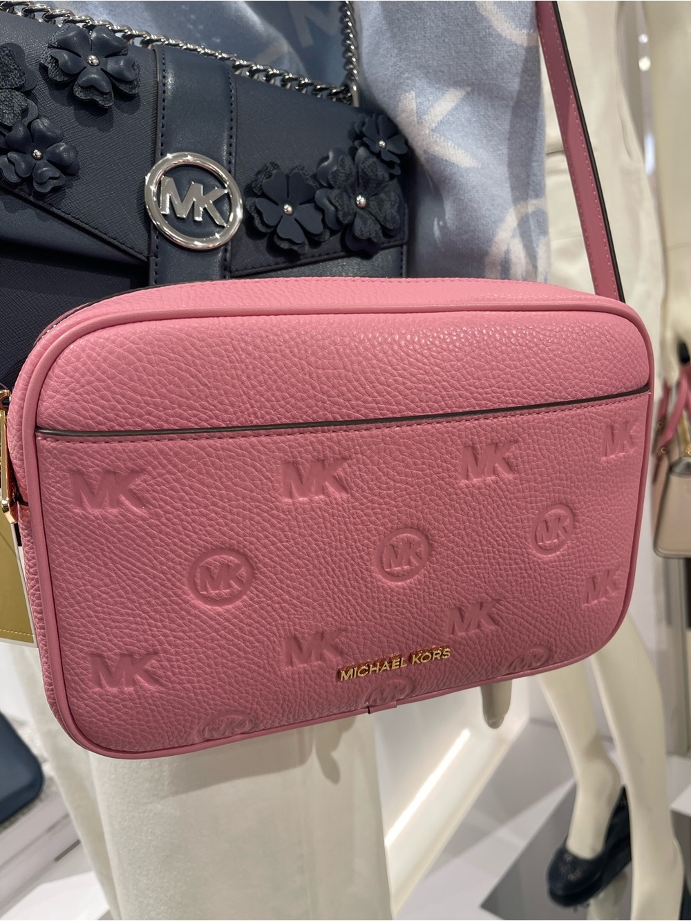 Michael Kors Jet Set Travel Lg Logo Debossed EW Camera Crossbody
Carnation
NWT - Picture 7 of 16